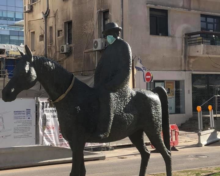 Masked statue of Meir Dizengoff, the first Mayor of Tel Aviv. Photo courtesy of Aeyal Gross.